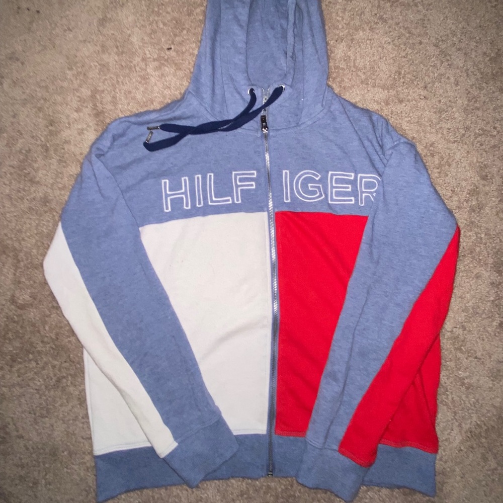 This is a size S Tommy Hilfiger zip up hoodie! Worn but in good condition!